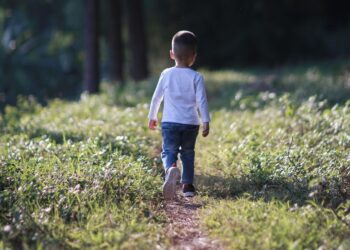 Γονείς στην κλιματική κρίση: Μεγαλώνοντας παιδιά με οικολογική συνείδηση