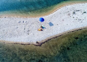 Απόδραση δίπλα στην πόλη: Οι πιο ήσυχες παραλίες κοντά στη Θεσσαλονίκη