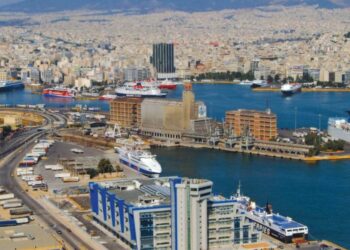 Πειραιάς: Έφοδος της ΕΛΑΣ σε τελωνείο για εκτελωνιστικές απάτες – Βρέθηκαν 4,5 εκατ. ευρώ μετρητά