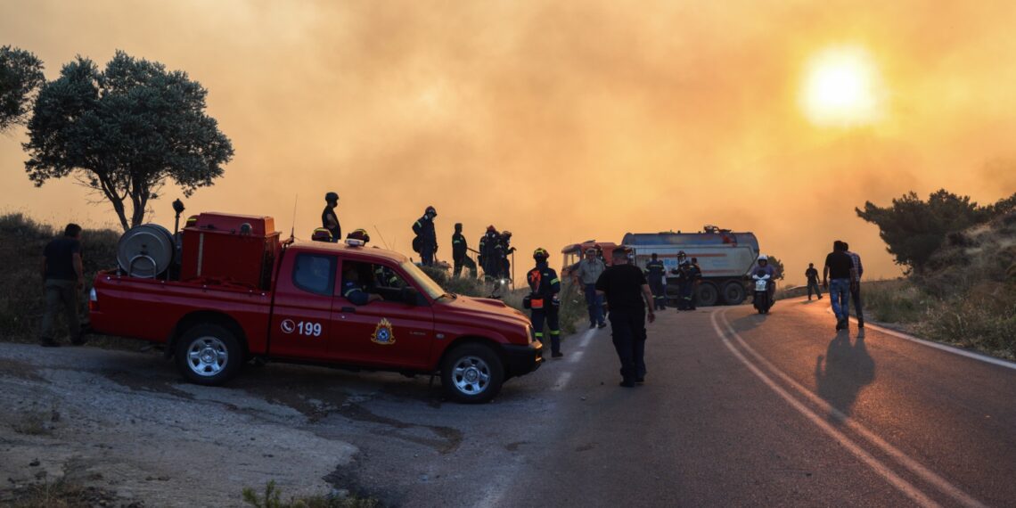Φωτιά στη Χίο: Bρέθηκε μπετόνι με βενζίνη! (Video)