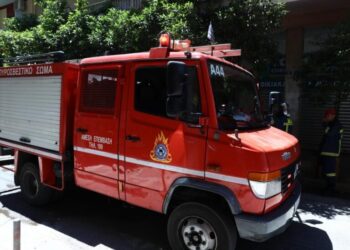 Μαίνεται η φωτιά στην Περαία: Ενισχύθηκαν οι δυνάμεις της Πυροσβεστικής