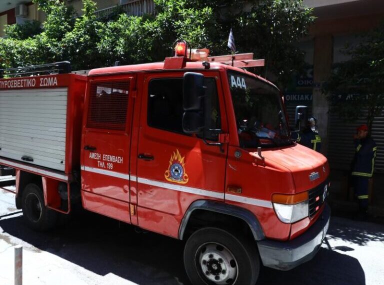 Μαίνεται η φωτιά στην Περαία: Ενισχύθηκαν οι δυνάμεις της Πυροσβεστικής