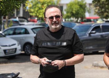 Super Γονίδης: Η κόρη του τον είδε να… σταματάει τον αέρα και να μετακινεί φλόγες (Video)