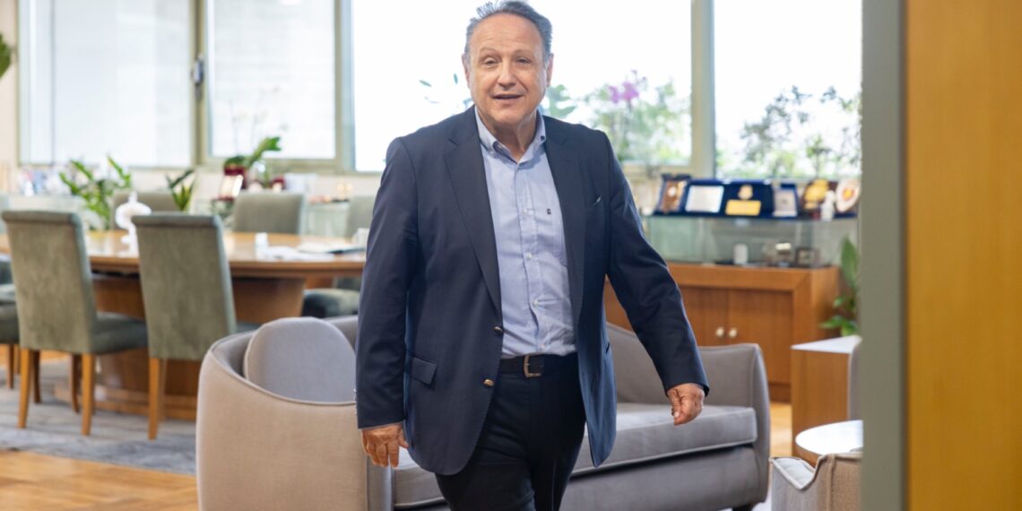 Ο Αγγελούδης, το πάρκο στη ΔΕΘ και οι παλιοί «σωτήρες» με τη λάμπα στο χέρι