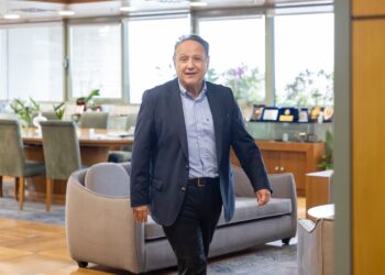 Ο Αγγελούδης, το πάρκο στη ΔΕΘ και οι παλιοί «σωτήρες» με τη λάμπα στο χέρι