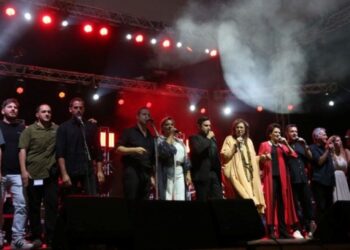 100 χρόνια Μίκης Θεοδωράκης: «Λίγο ακόμα να σηκωθούμε λίγο ψηλότερα»