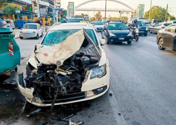 Νεκρή 62χρονη δημοτική υπάλληλος από σύγκρουση ταξί με απορριμματοφόρο
