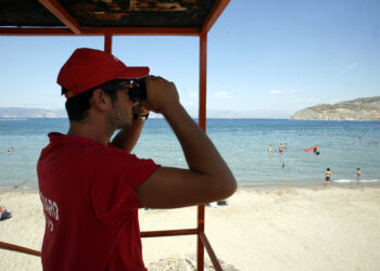 Χωρίς ναυαγοσώστες η Θάσος - Μόλις στο 50% η ναυαγοσωστική κάλυψη σε όλη την Ελλάδα