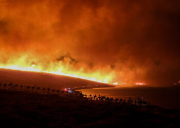 Απομακρύνονται χιλιάδες κάτοικοι από τα σπίτια τους στην Τουρκία λόγω πυρκαγιάς