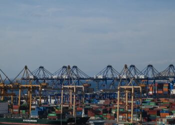 ΕΛΣΤΑΤ: Μειώθηκε κατά 6,9% το εμπορικό έλλειμμα στο α’ πεντάμηνο