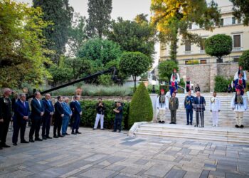 51η επέτειος από την αποκατάσταση της Δημοκρατίας: H δεξίωση στο Προεδρικό Μέγαρο (ΦΩΤΟ+video)