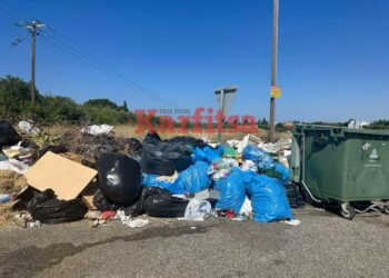 Λόφοι από μπάζα και ογκώδη στον Άγιο Μάμα Χαλκιδικής (ΦΩΤΟ)