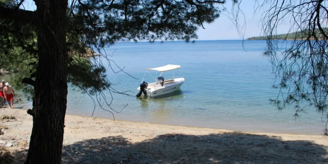 Τουριστικό σκάφος βυθίστηκε στη Διάπορο Χαλκιδικής