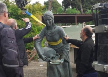 Στο φως το άγαλμα της Χωριατοπούλας: Είχε χαθεί για χρόνια λόγω έργων του μετρό (photo+video)
