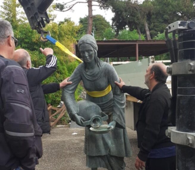 Στο φως το άγαλμα της Χωριατοπούλας: Είχε χαθεί για χρόνια λόγω έργων του μετρό (photo+video)