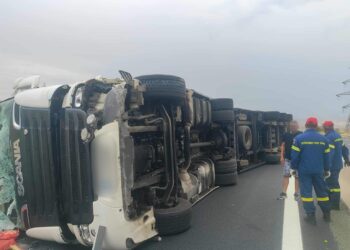 Κοζάνη: Ανατράπηκε νταλίκα στην Εγνατία οδό στο ρεύμα προς Θεσσαλονίκη!