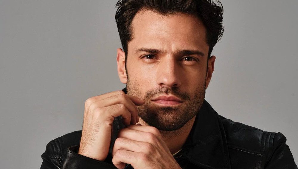 Οι χαλαρές στιγμές του Κωνσταντίνου Αργυρού μέσα σε πισίνα με φόντο το ηλιοβασίλεμα (Photo)