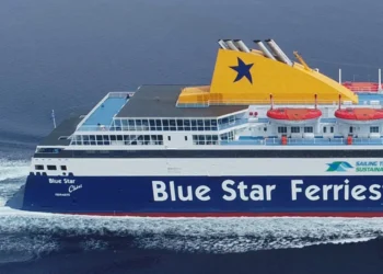 Βλάβη στον καταπέλτη του Blue Star Χίος κατά τον κατάπλου στο Ηράκλειο