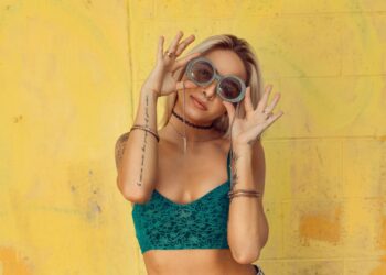 Ποιοι είναι οι πραγματικά cool άνθρωποι; Η επιστήμη εξηγεί δίνοντας 6 χαρακτηριστικά