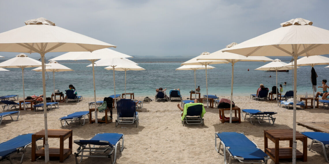 «Μη μας ταράζετε τα beach bar, κύριε παππού!»