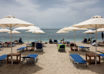«Μη μας ταράζετε τα beach bar, κύριε παππού!»