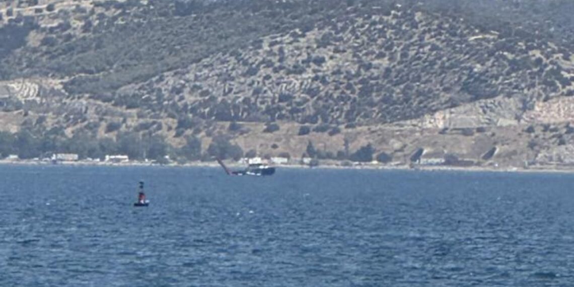 Αναγκαστική προσθαλλάσωση πυροσβεστικού ελικοπτέρου στην Ελευσίνα (Photo)