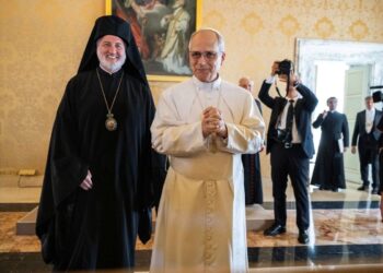 Βατικανό: Συνάντηση του πάπα Λέοντα ΙΔ’ με τον αρχιεπίσκοπο Αμερικής, Ελπιδοφόρο (ΦΩΤΟ)