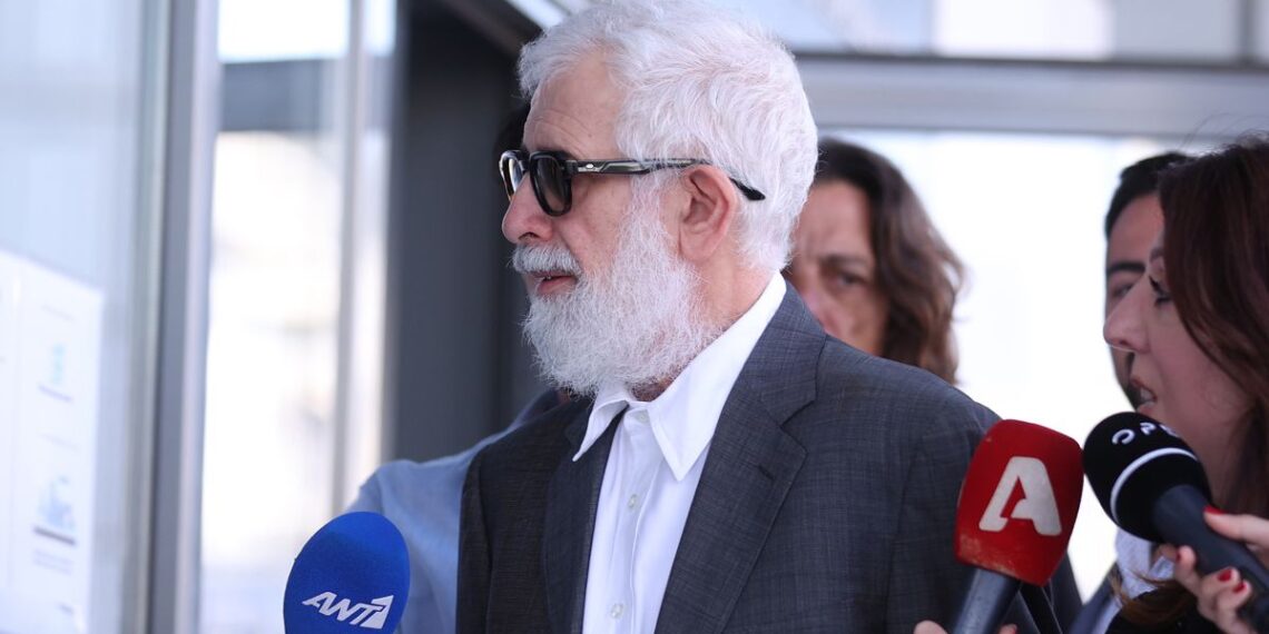 Κάηκε το σπίτι του Πέτρου Φιλιππίδη στην Πατησίων – Ήταν μέσα ο ηθοποιός