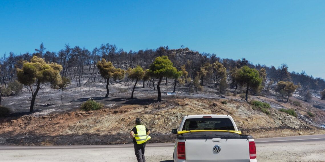 Μάχη με τις αναζωπυρώσεις σε Μεσσηνία και Κύθηρα, νέο «112» στην Εύβοια