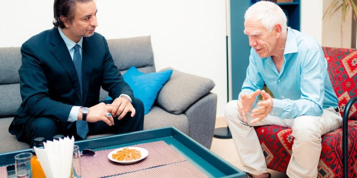 Λιβύη: Αιφνιδιαστική επίσκεψη υιού Χαφτάρ στον πρόεδρο της Ελληνικής Κοινότητας Βεγγάζης