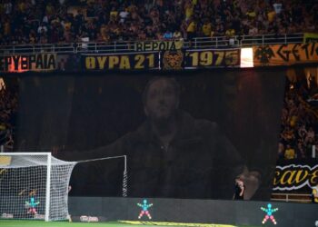 ΑΕΚ: Πανό με τη μορφή του Δημήτρη Χατζηχρήστου κάλυψε την Original (ΦΩΤΟ)