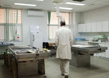 Κατεπείγουσα προκαταρκτική εξέταση για τυχόν ποινικές ευθύνες στους Ιατροδικαστές της Πάτρας