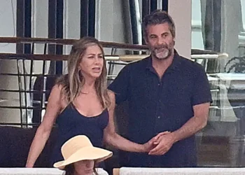 Με καινούργιο «αμόρε» η Άνιστον στη Μαγιόρκα (photo)