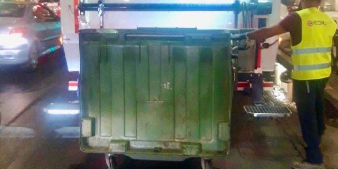 Ξεκίνησε το πλύσιμο των κάδων του Δ.Θεσσαλονίκης