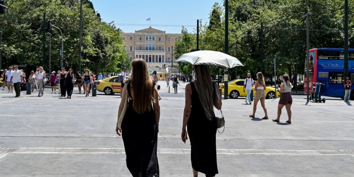 Καύσωνας: Στα ύψη ο υδράργυρος – Πιο δύσκολες ημέρες Πέμπτη και Παρασκευή (video)