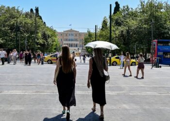 Καύσωνας: Στα ύψη ο υδράργυρος – Πιο δύσκολες ημέρες Πέμπτη και Παρασκευή (video)