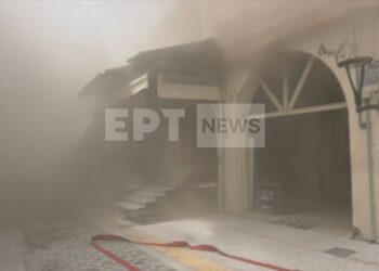 Στις φλόγες εστιατόριο στο Καπάνι (PHOTOS)