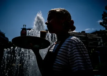 Τα έκτακτα μέτρα του υπ. Εργασίας για την προστασία των εργαζομένων από τον καύσωνα