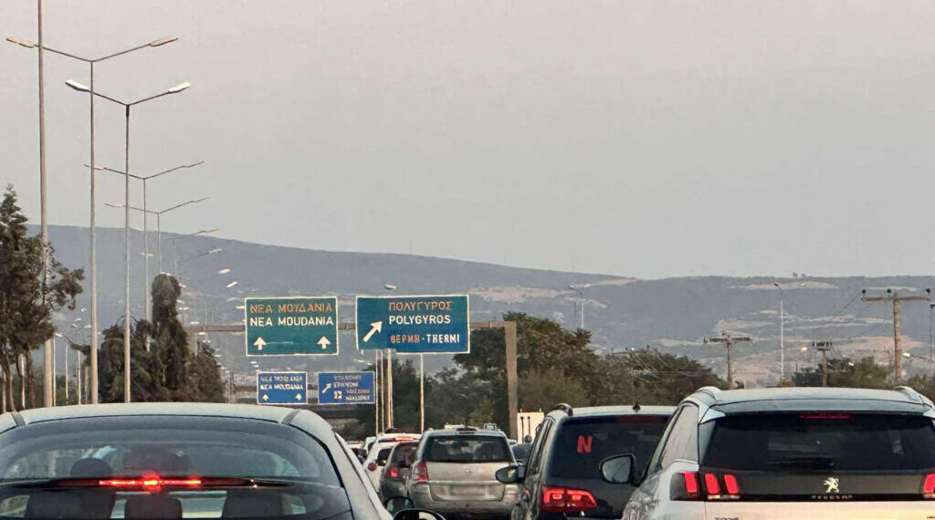 Θεσσαλονίκη: Χάος στον Περιφερειακό λόγω βροχής και τροχαίου