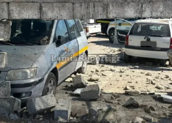 Αυτοκίνητο πέρασε μέσα από τοίχο στη Φθιώτιδα! (photo)