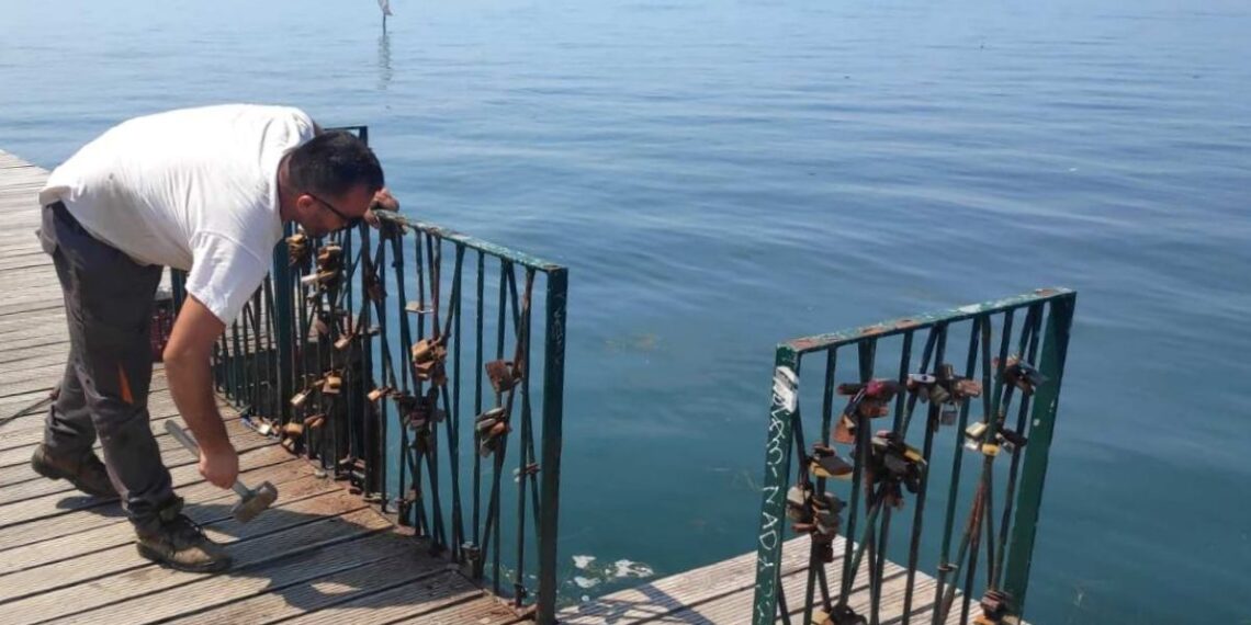 Παρελθόν τα λουκέτα της αγάπης από το παραλιακό μέτωπο της Θεσσαλονίκης (ΦΩΤΟ)