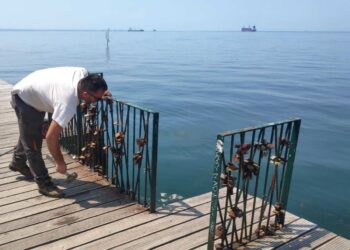 Παρελθόν τα λουκέτα της αγάπης από το παραλιακό μέτωπο της Θεσσαλονίκης (ΦΩΤΟ)
