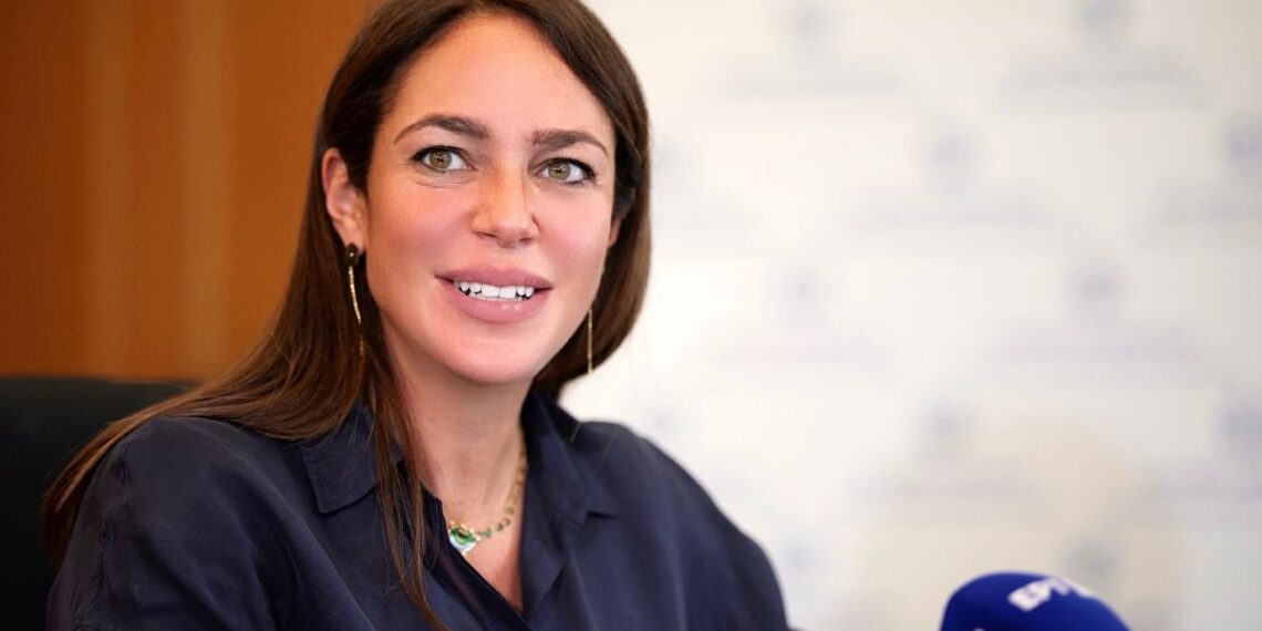 Δόμνα Μιχαηλίδου: «100 ευρώ σε 80.000 ιδιωτικούς υπαλλήλους για επιμόρφωση στη συμπερίληψη στο χώρο εργασίας»