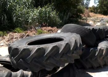 Σε «μπαζόδρομο» έχει μετατραπεί η παράπλευρη οδός στην Θεσσαλονίκης–Μουδανίων (VIDEO)