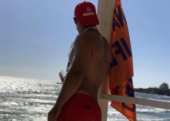 Ναυαγοσώστης επανέφερε στη ζωή κοριτσάκι 3 ετών στο Καβούρι Κατακόλου (φωτό)