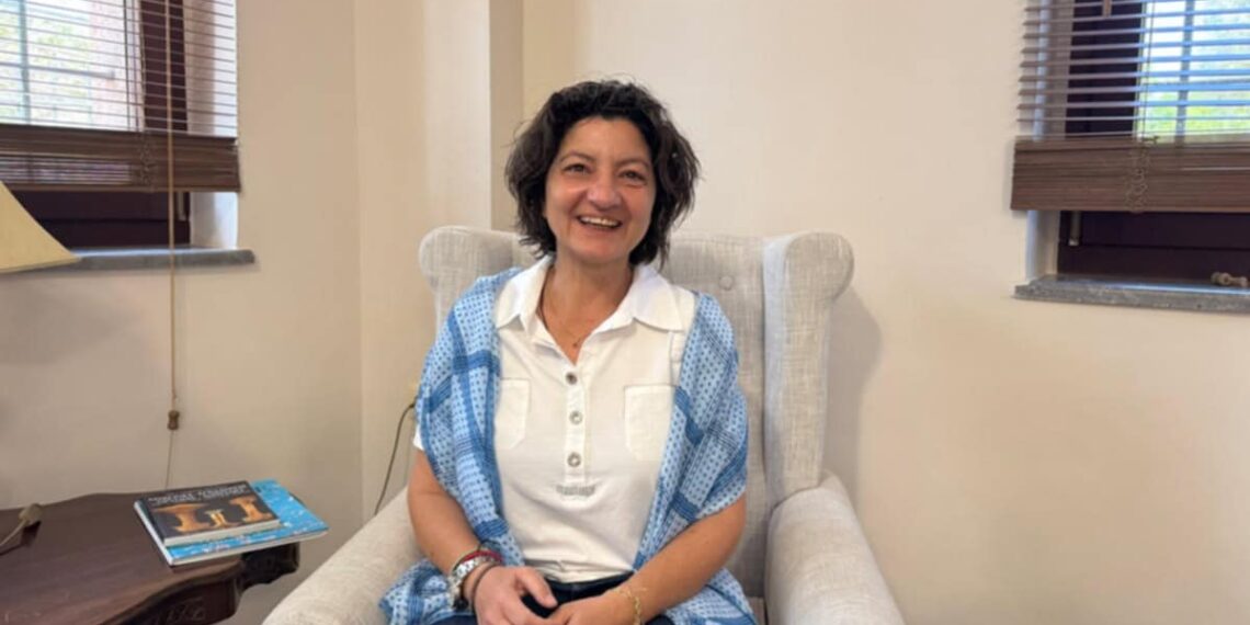 Η πρόεδρος της Ένωσης Ξενοδόχων Χίου μας ξεναγεί στο νησί