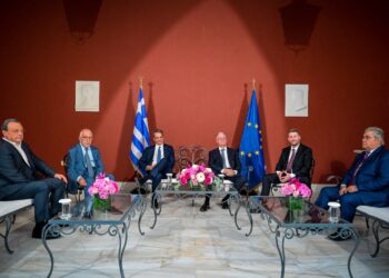 Μητσοτάκης: «Δύσκολο να προσποιούμαστε» – Σε βαρύ κλίμα η δεξίωση στο Προεδρικό