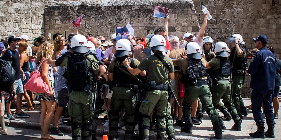 Ρόδος: Ένταση και συλλήψεις για το κρουαζιερόπλοιο με τους Ισραηλινούς