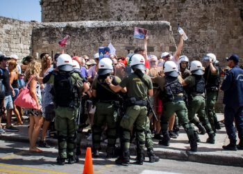 Ρόδος: Ένταση και συλλήψεις για το κρουαζιερόπλοιο με τους Ισραηλινούς