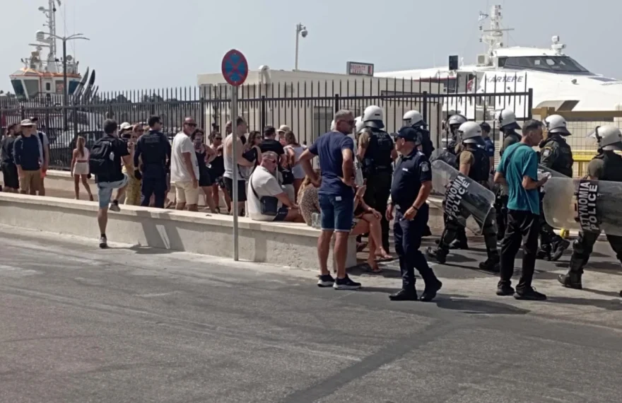 Επεισόδια στο λιμάνι της Ρόδου για την άφιξη Ισραηλινών τουριστών (video)